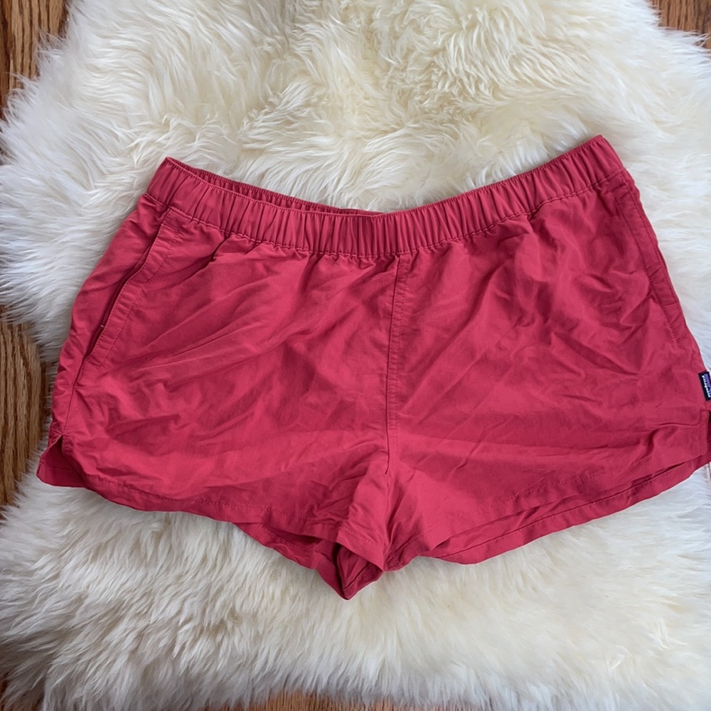 Patagonia| large 3in inseam red short